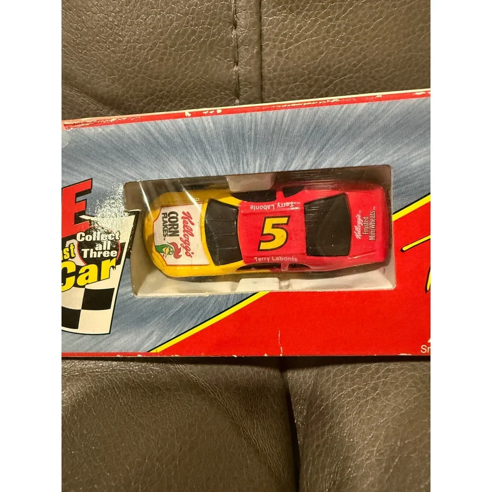 Kelloggs Racing Terry Labonte #5 1996 Champion 1:64 Die-Cast Mini-Car 1997 Promo